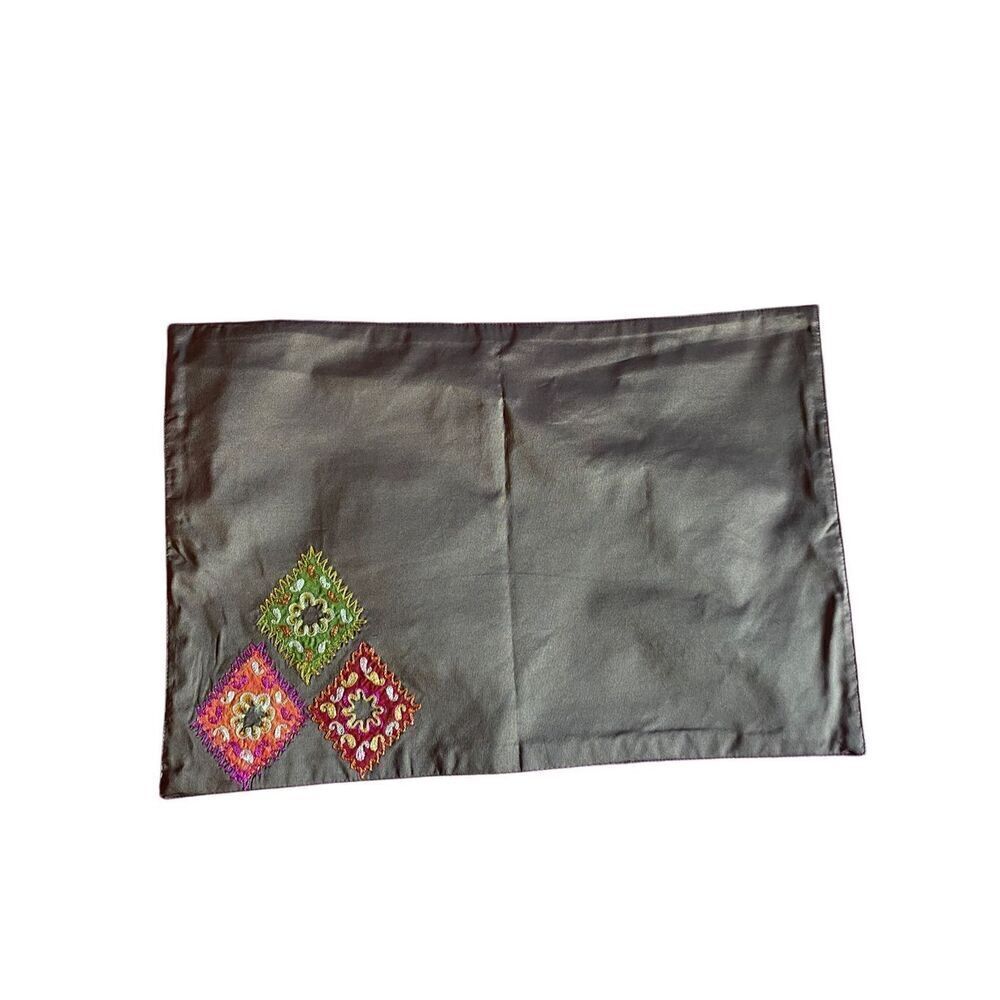 Pier one brown diamond embroidered placemat set of 2 ￼NWT old stock